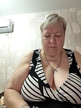 Snapshot of EffectFiona chatting on November 2, 1:41 am EffectFiona online show from November 2, 1:41 am