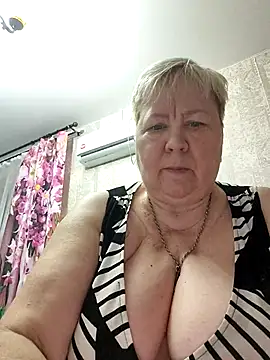 Snapshot of EffectFiona chatting on November 3, 1:40 am EffectFiona online show from November 3, 1:40 am