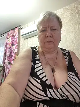 Snapshot of EffectFiona chatting on November 6, 2:56 am EffectFiona online show from November 6, 2:56 am