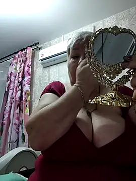 Snapshot of EffectFiona chatting on November 11, 10:54 pm EffectFiona online show from November 11, 10:54 pm