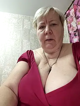 Snapshot of EffectFiona chatting on December 1, 1:32 am EffectFiona online show from December 1, 1:32 am