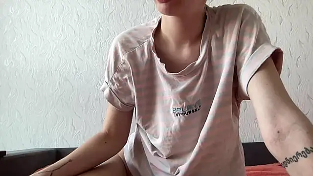 HoneyWiles online show from July 14, 12:55 pm