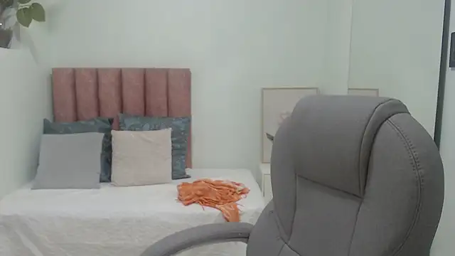 sophia hadid online show from March 6, 12:34 pm