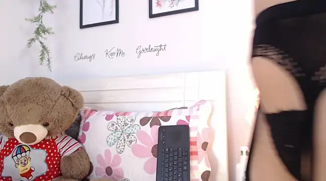 Snapshot of Joliet chatting on February 27, 3:58 am Joliet online show from February 27, 3:58 am