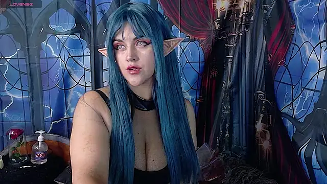 Snapshot of cristina_blu21 chatting on June 18, 11:14 am cristina blu21 online show from June 18, 11:14 am