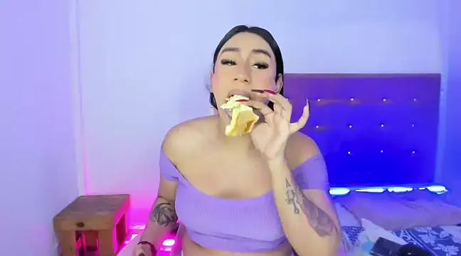 Snapshot of OSORIOMAFE chatting on December 26, 1:21 pm OSORIOMAFE online show from December 26, 1:21 pm