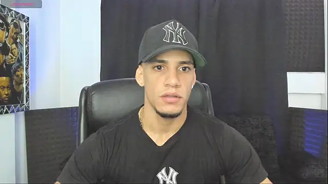 Snapshot of jhonnysnow17 chatting on June 21, 10:56 pm jhonnysnow17 online show from June 21, 10:56 pm
