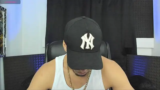 Snapshot of jhonnysnow17 chatting on July 13, 12:02 am jhonnysnow17 online show from July 13, 12:02 am