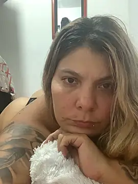 Snapshot of ChloexBigAss chatting on January 5, 5:30 am ChloexBigAss online show from January 5, 5:30 am