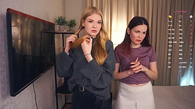 Snapshot of EllenReeves chatting on November 15, 6:22 am EllenReeves online show from November 15, 6:22 am