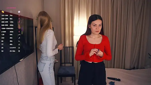 Snapshot of EllenReeves chatting on December 5, 6:11 am EllenReeves online show from December 5, 6:11 am