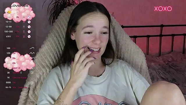 lil luna x online show from November 21, 1:32 pm