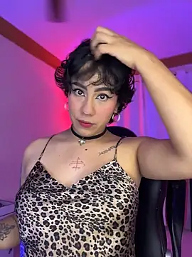 Snapshot of ZahaRoseee chatting on March 6, 12:29 am ZahaRoseee online show from March 6, 12:29 am