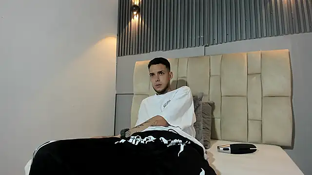 Snapshot of ricardo333 chatting on April 15, 2:24 pm ricardo333 online show from April 15, 2:24 pm