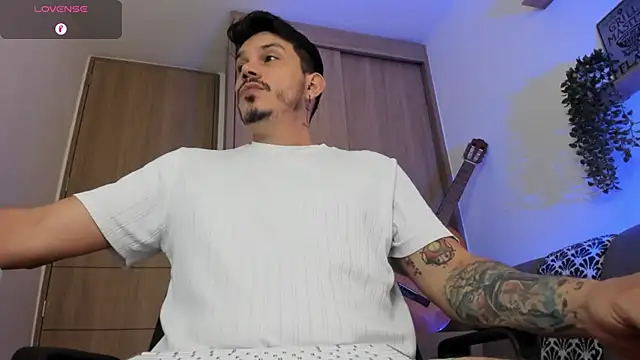 Snapshot of alejandro_stark chatting on May 20, 10:54 am alejandro stark online show from May 20, 10:54 am