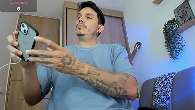 Snapshot of alejandro_stark chatting on May 22, 3:50 pm alejandro stark online show from May 22, 3:50 pm