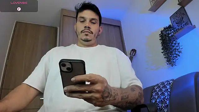 Snapshot of alejandro_stark chatting on May 24, 10:48 pm alejandro stark online show from May 24, 10:48 pm