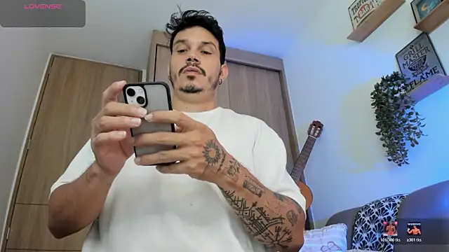 Snapshot of alejandro_stark chatting on May 29, 3:32 pm alejandro stark online show from May 29, 3:32 pm