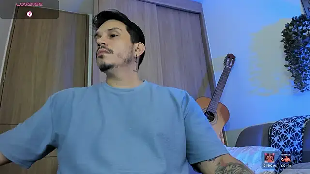 Snapshot of alejandro_stark chatting on June 3, 10:48 pm alejandro stark online show from June 3, 10:48 pm