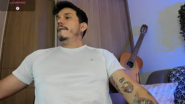 Snapshot of alejandro_stark chatting on June 7, 12:59 am alejandro stark online show from June 7, 12:59 am
