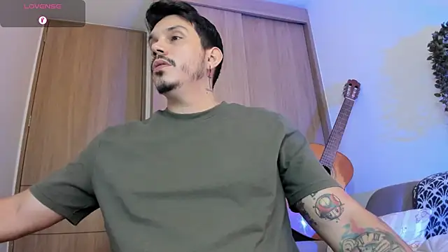 Snapshot of alejandro_stark chatting on June 9, 11:05 pm alejandro stark online show from June 9, 11:05 pm