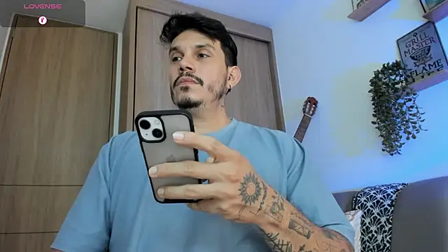 Snapshot of alejandro_stark chatting on June 23, 8:07 pm alejandro stark online show from June 23, 8:07 pm