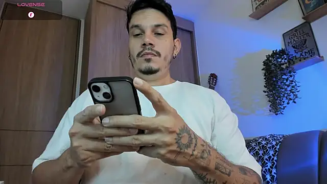 Snapshot of alejandro_stark chatting on June 29, 9:59 am alejandro stark online show from June 29, 9:59 am