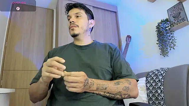Snapshot of alejandro_stark chatting on June 30, 9:38 pm alejandro stark online show from June 30, 9:38 pm