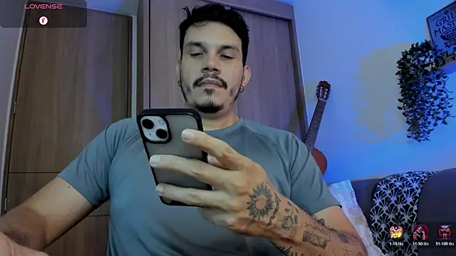 Snapshot of alejandro_stark chatting on July 6, 10:45 am alejandro stark online show from July 6, 10:45 am
