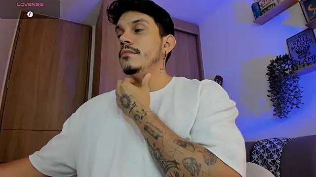 Snapshot of alejandro_stark chatting on July 11, 9:34 am alejandro stark online show from July 11, 9:34 am