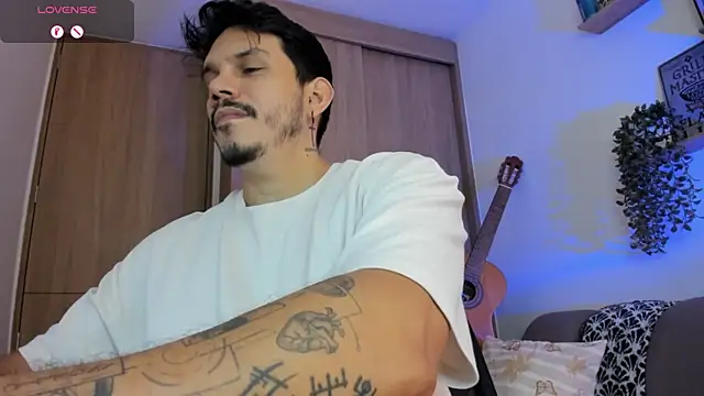Snapshot of alejandro_stark chatting on July 18, 12:31 pm alejandro stark online show from July 18, 12:31 pm
