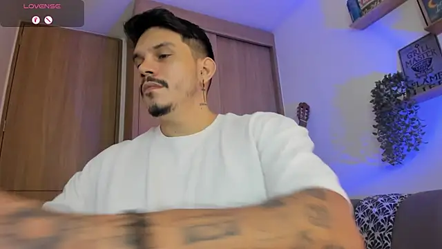 Snapshot of alejandro_stark chatting on July 19, 1:15 pm alejandro stark online show from July 19, 1:15 pm