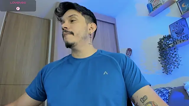 Snapshot of alejandro_stark chatting on July 26, 3:30 pm alejandro stark online show from July 26, 3:30 pm