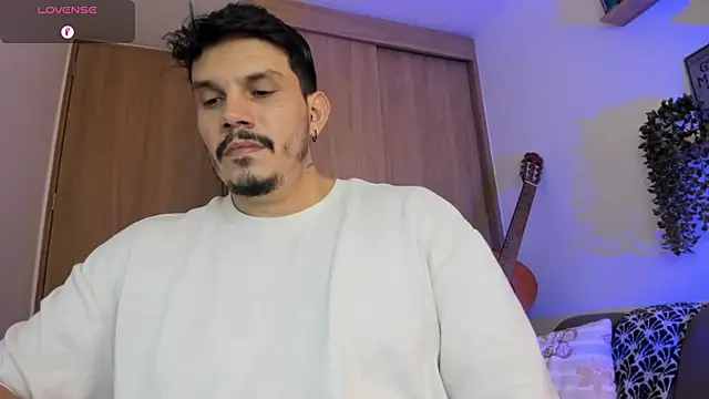 Snapshot of alejandro_stark chatting on July 30, 11:04 pm alejandro stark online show from July 30, 11:04 pm