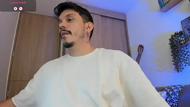 Snapshot of alejandro_stark chatting on August 2, 9:13 pm alejandro stark online show from August 2, 9:13 pm