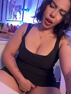 GigiiStone online show from March 1, 7:05 pm