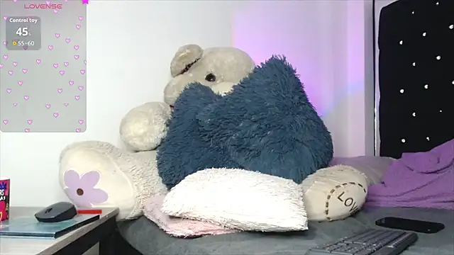 leonie saanvi  online show from February 27, 11:21 am