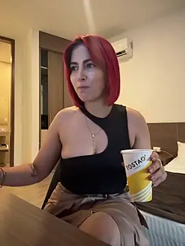 Snapshot of zafiro_mo0n chatting on January 6, 10:37 pm zafiro mo0n online show from January 6, 10:37 pm