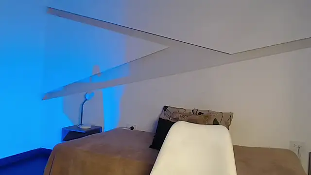 hot little bunny online show from November 17, 8:58 pm