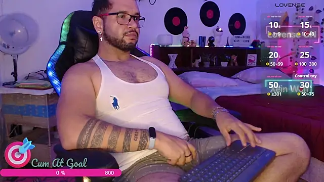 Snapshot of Xein_WoIf chatting on May 17, 3:15 am Xein WoIf online show from May 17, 3:15 am