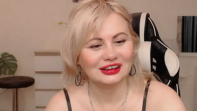 Snapshot of Lola_Richie chatting on October 12, 5:50 am Lola Richie online show from October 12, 5:50 am