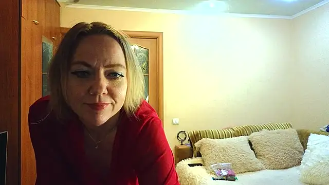 YourQueenX online show from April 2, 5:05 am