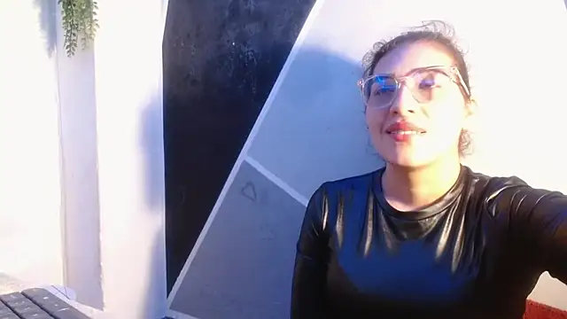 DaMikaela  online show from March 14, 2:00 pm