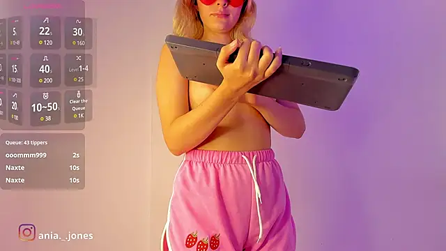 Snapshot of Ania_jones chatting on December 28, 2:11 am Ania jones online show from December 28, 2:11 am