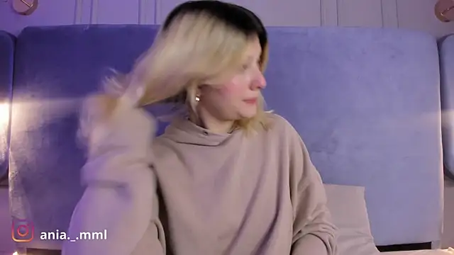 Snapshot of Ania_jones chatting on September 24, 8:01 pm Ania jones online show from September 24, 8:01 pm