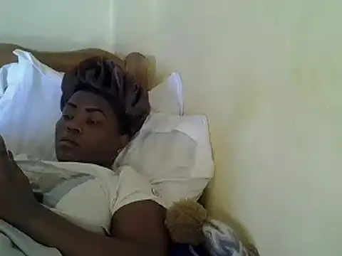 Snapshot of sweet-frida22 chatting on February 7, 6:56 am sweet-frida22 online show from February 7, 6:56 am