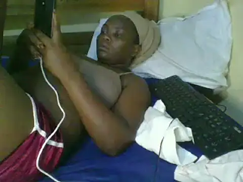 Snapshot of sweet-frida22 chatting on February 13, 4:28 pm sweet-frida22 online show from February 13, 4:28 pm