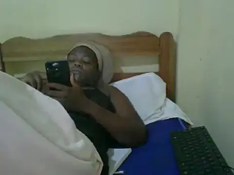 Snapshot of sweet-frida22 chatting on February 15, 6:44 am sweet-frida22 online show from February 15, 6:44 am