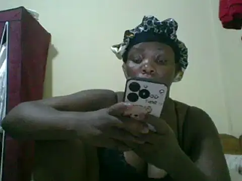 Snapshot of sweet-frida22 chatting on February 28, 8:28 pm sweet-frida22 online show from February 28, 8:28 pm