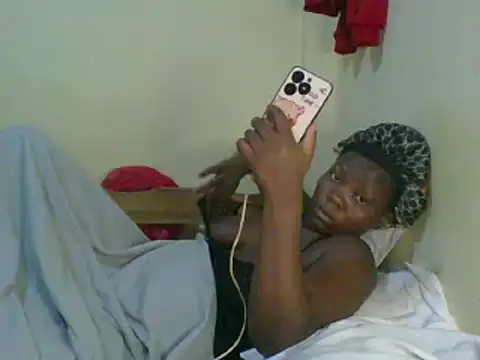 Snapshot of sweet-frida22 chatting on March 3, 2:15 am sweet-frida22 online show from March 3, 2:15 am